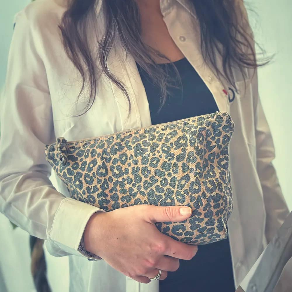 POCHETTE LEOPARDATA RICICLATA INDOSSATA