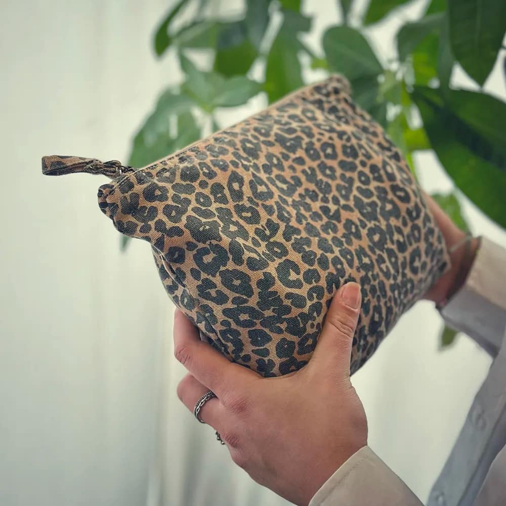 POCHETTE LEOPARDATA RICICLATA UTILIZZATA