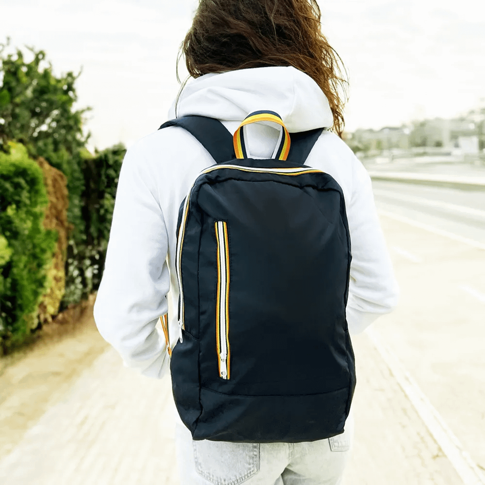 IMMAGINE ZAINO STREETWEAR VISTO BENE DA DIETRO NERO