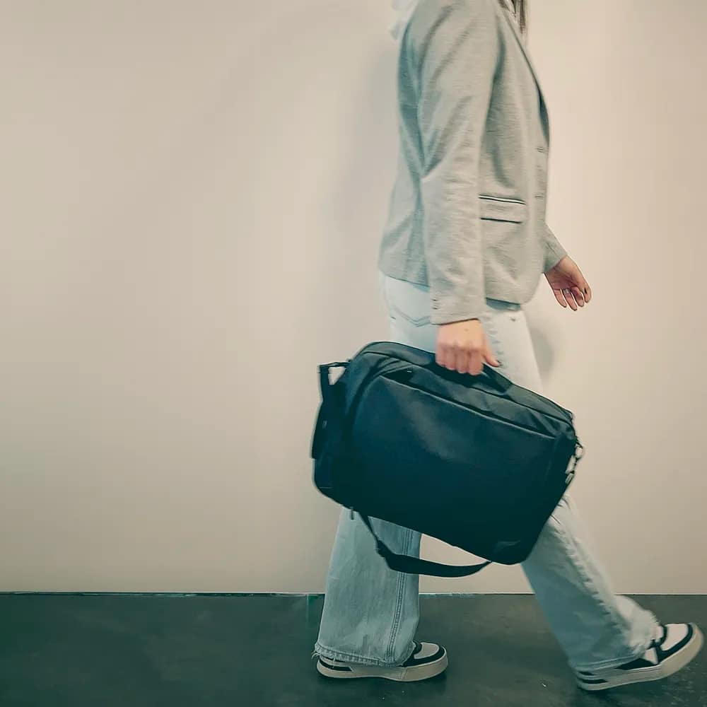 FLY BAG WATERPROOF CON TABLET ASCIUTTO ANCHE SE BAGNATA LA BORSA (4)