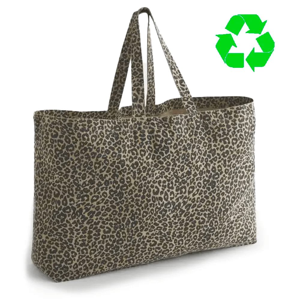 IMMAGINE BORSA OVERSIZE LEOPARDATA RICICLATA CON LOGO RICICLATO