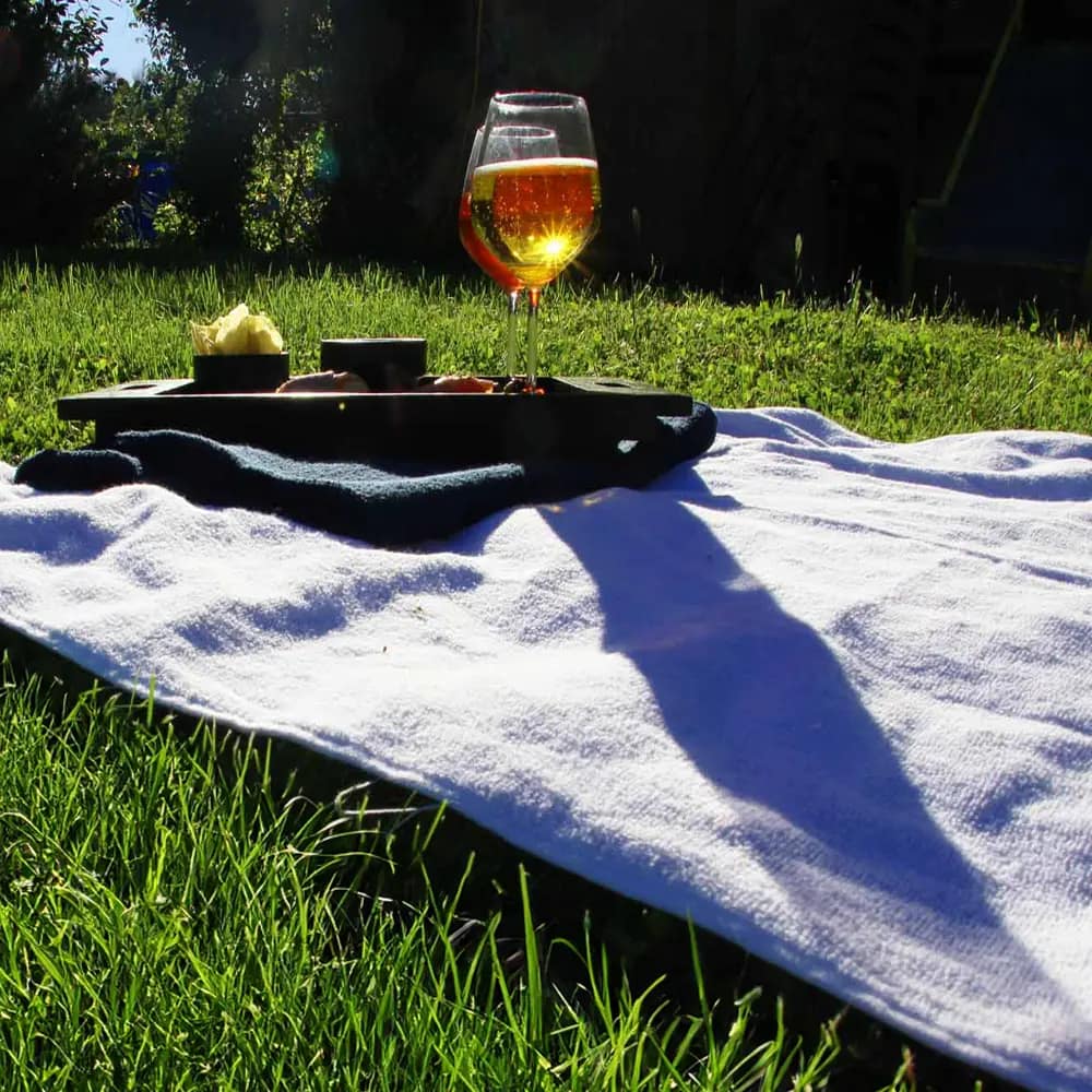 TELO BIANCO SU UN PRATO PER L'APERITIVO