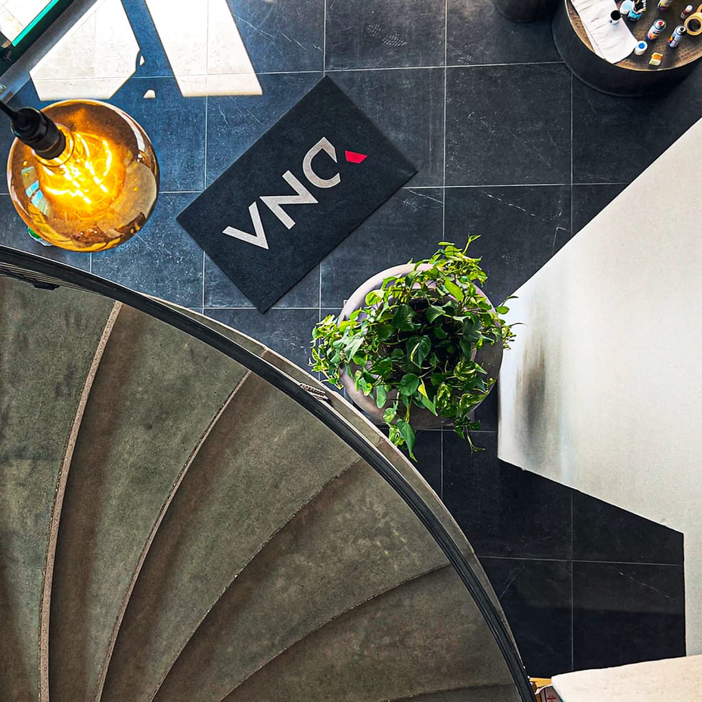 VISTA SCALA E TAPPETO DALL'ALTO