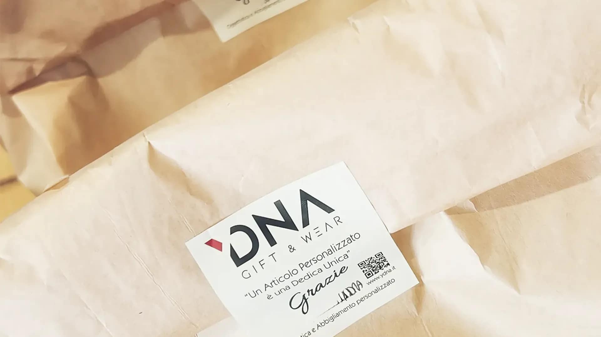 Packaging in busta carta del pane con adesivo di ringraziamento