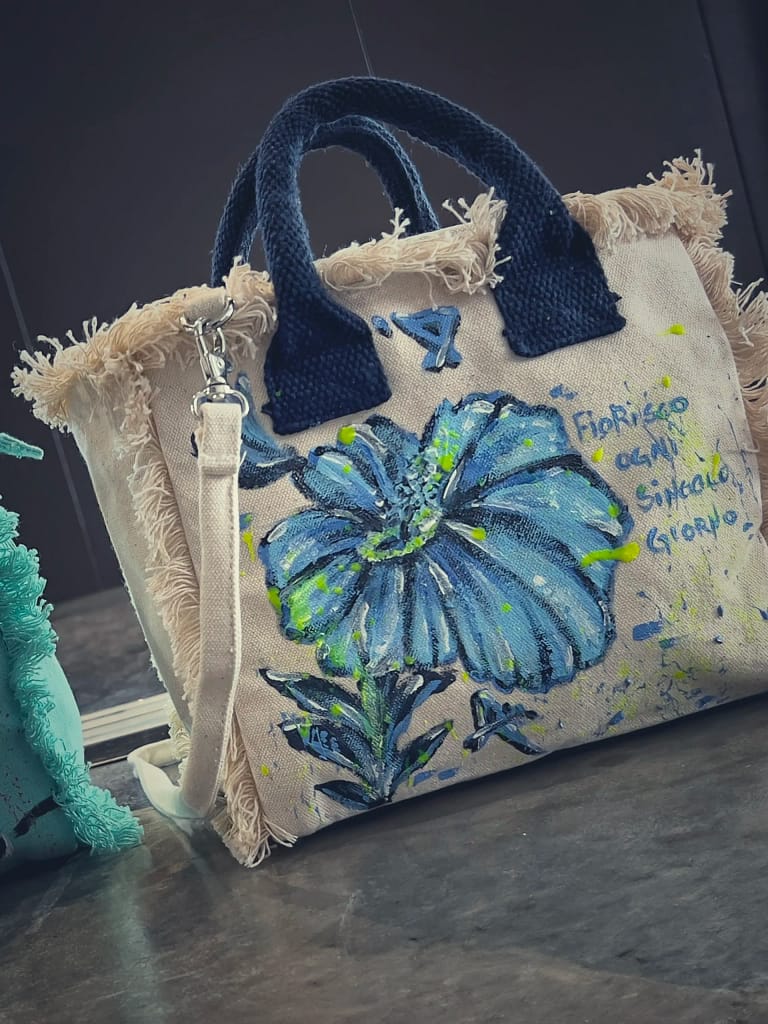 DECORAZIONE FATTA A MANO SU BON BON BORSA MINI CON TRACOLLA E FRANGE