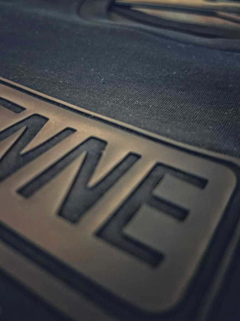 STAMPA TECNICA APPLICAZIONE IN GOMMA CON LETTERE SAGOMATE